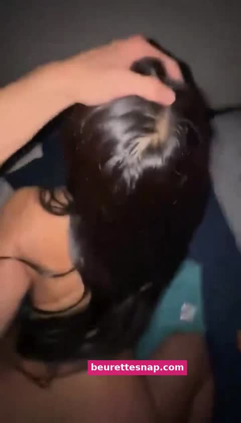 Poutré Salement La Main Sur Le Visage De Mon Plan