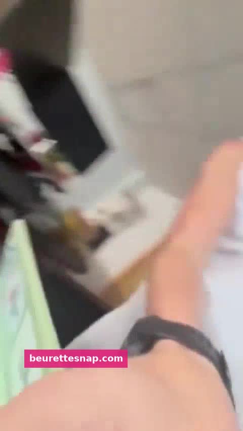 Elle Se Doigte Au Travail